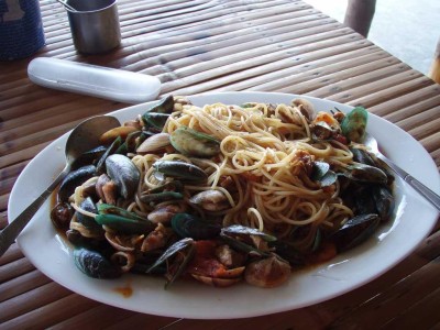 A plate of spaghetti marinara